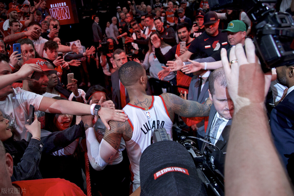 开拓者队|首轮遭横扫,将两名核心球员摆上货架,开拓者该何去何从