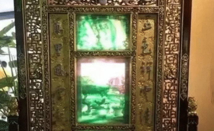 翡翠|李嘉诚钟爱两件顶级翡翠，宁愿捐几亿也不愿卖掉它，有何魔力？