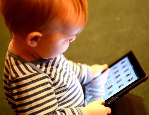 拨霸|多胎家庭处理孩子之间的矛盾，父母应该怎么做？