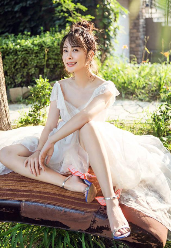 明星|他为娶小8岁嫩娇妻与前妻离婚，现在前妻渐渐走红，他却沦为路人