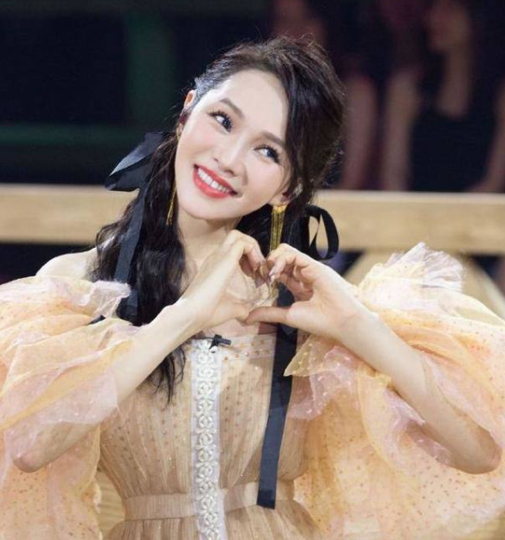 伊能静 52岁伊能静关掉美颜滤镜,真实皮肤状态曝光