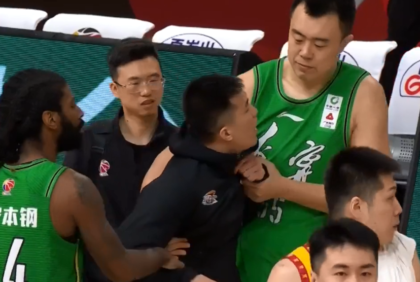 郭艾伦|统治力！辽宁37分大胜山西，全队7人得分上双，郭艾伦情绪失控！