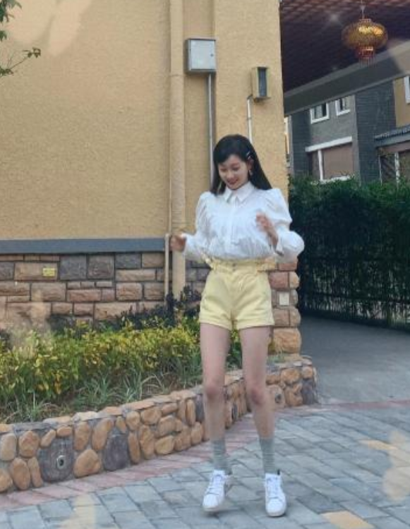 勇哥说时尚|小个子女生也有春天！跟钻石女孩李子璇学穿搭，玩转不同风格