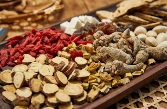 医生|83岁内分泌专家，研究乳腺30年：远离1“物”，结节或可自行退散