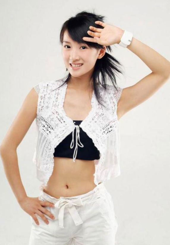 陈道明|她出道多年不拼爹不炒作，父亲竟然是陈道明？整整隐藏了35年