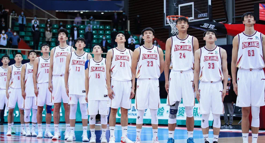 余嘉豪|下一站巨星！18岁高中锋CBA首秀轰25+12，杨毅：和姚明太像了