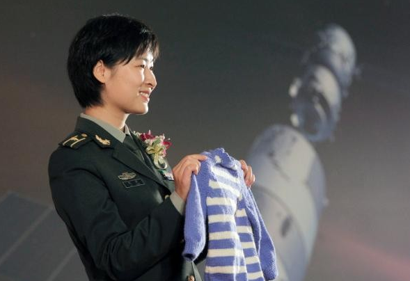 刘洋|中国首位女航天员刘洋近况，丈夫帅气露面，生活现状让人羡慕不已