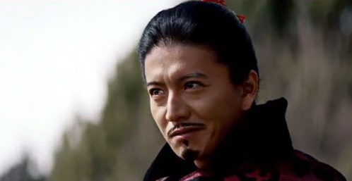 其实这句话出自日本传统能剧中的《敦盛》一篇.