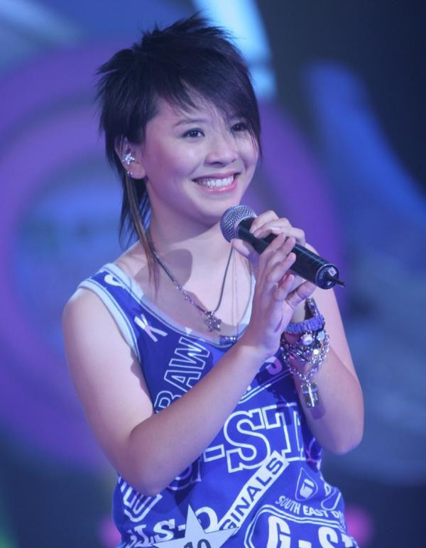 黄雅莉|黄雅莉，是个典型的湖南伢子，她老公壮实，长相帅气，颜值也不低