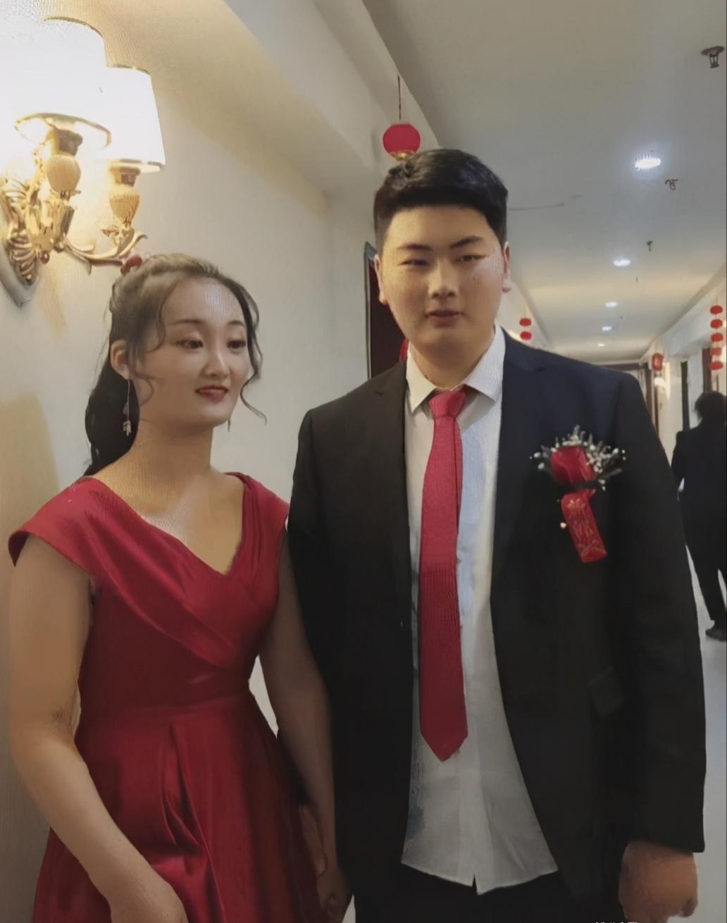 商人|她，愚蠢的商人？他，没用的废人？