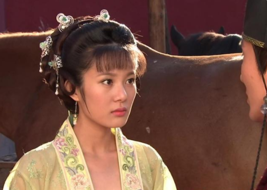 邬靖靖|出道就被姑父捧红，现在姑父改捧小30岁娇妻，她靠演网剧为生