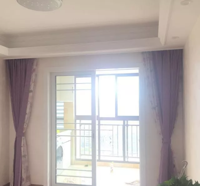 婆婆花18万装修的新房，真皮沙发、真皮床、实木餐桌，我感动的想哭！