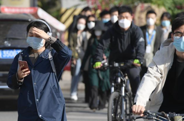 |不论男女，下半身出现4种异常，肺或已“烂如网筛”，一个不占，肺还算健康