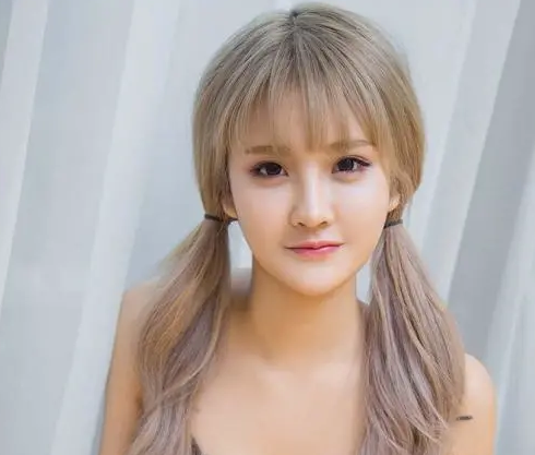 富二代|00后网红「改头换面」后，和17岁富二代「为爱生子」、疯狂炫富？