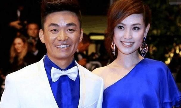 马蓉|一次节目中王宝强给马蓉打电话，马蓉上气不接下气的回复：我在忙着呢