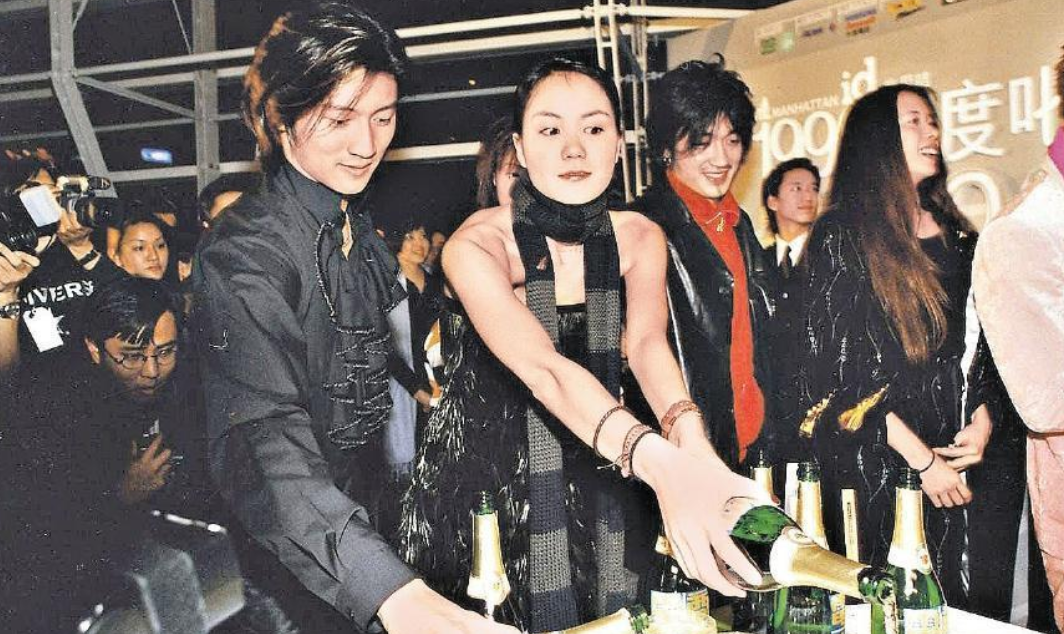 张柏芝|张柏芝晒照片，大儿子被误认为是新男友，13岁已长成谢霆锋的模样