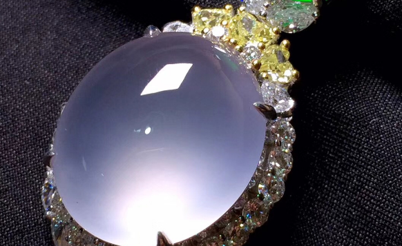 翡翠|翡翠佛公也分成坐佛和站佛，这两种哪个才更适合呢？应该先了解