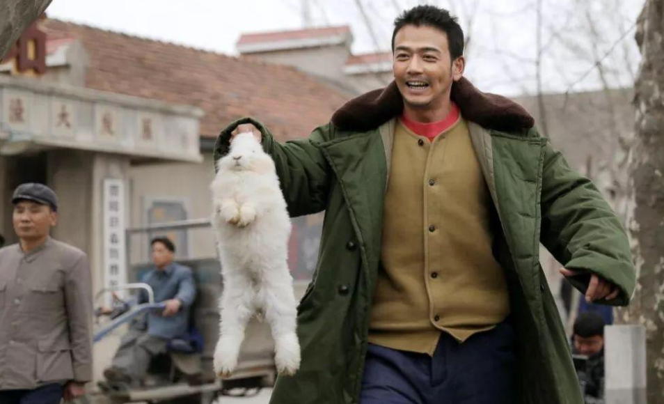 杨烁|36岁型男杨烁，“隐藏”了9年的老婆，原来是我们熟悉的童年女神