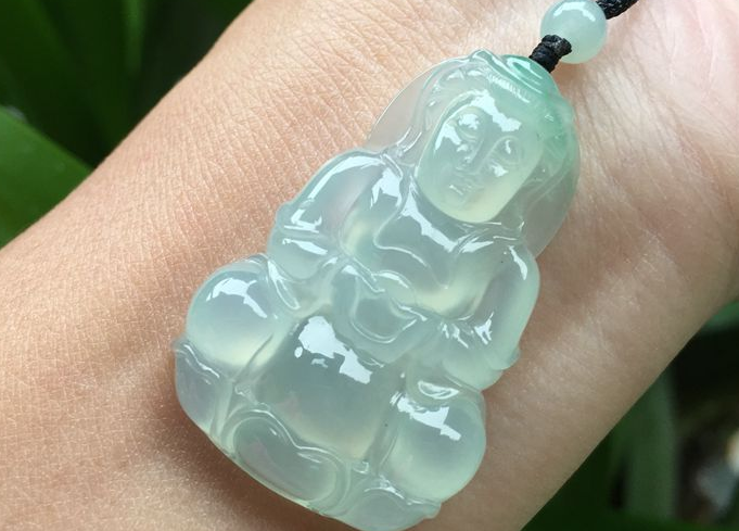 飘花翡翠|具有晕染现象的不一定就是飘花翡翠，睁大眼睛，还有可能是飘藓