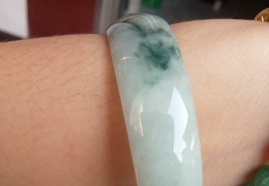 九哥翡翠 商品陈列对每个行业的重要性，其中很有讲究，翡翠也一样