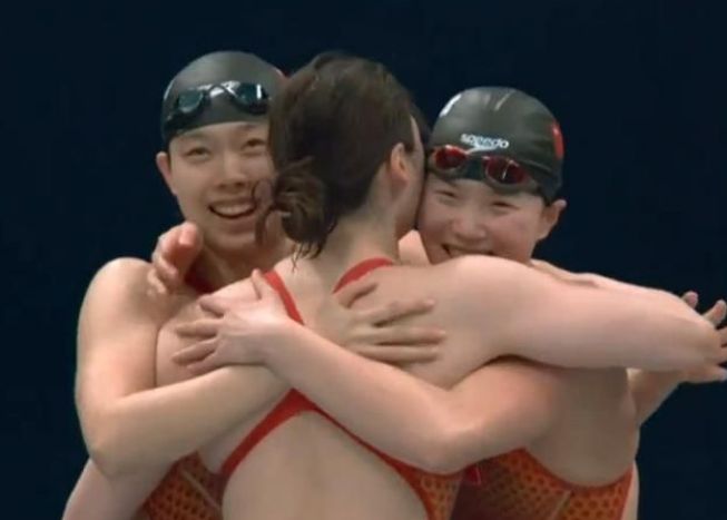 新晋宝妈育儿记|中国女子自由泳接力夺冠!张雨霏太强悍,刚游完200米蝶泳又立汗马功劳!