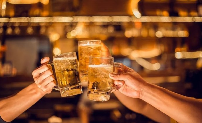 胃癌|喝一次胜似10斤辣椒，54岁民工胃癌离世，医生：1“水”常喝相当于“自残”