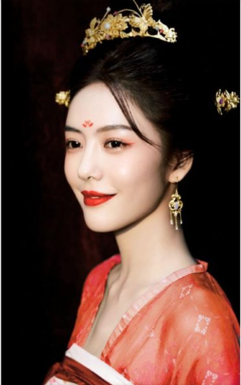 娄艺潇|娄艺潇又翻车了？穿汉服走红毯却被嘲造型怪异，像《西游记》老鼠精