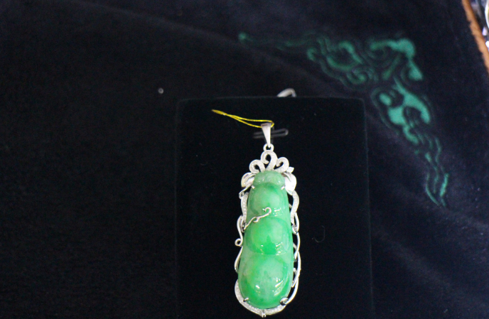 翡翠|别乱买翡翠了，你花高价格买的“翡翠”，或许是玉髓