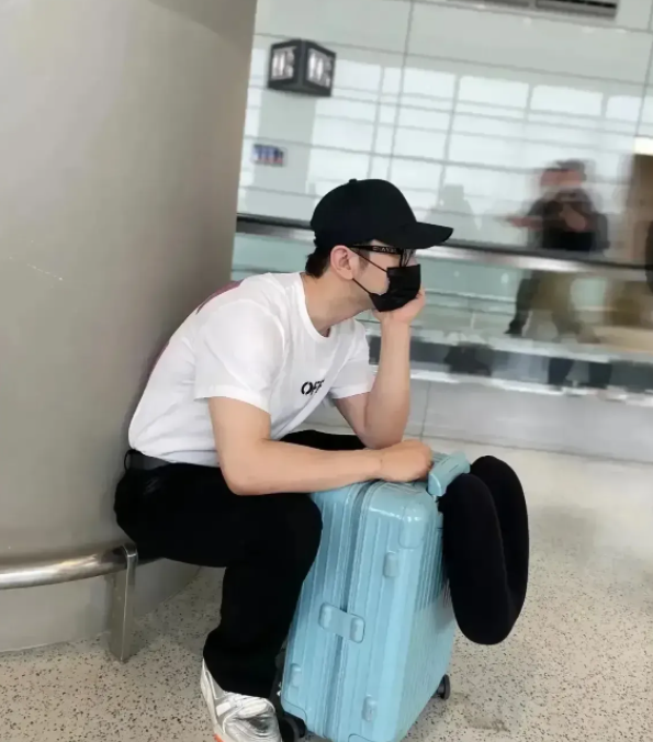 黄晓明|去油成功，不再“闹太套”的黄晓明，活成了娱圈“清醒”