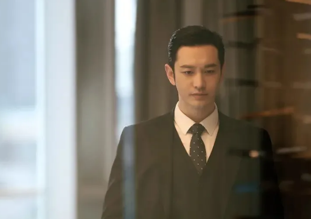 穿衣搭配|黄晓明新剧太敢拍了！