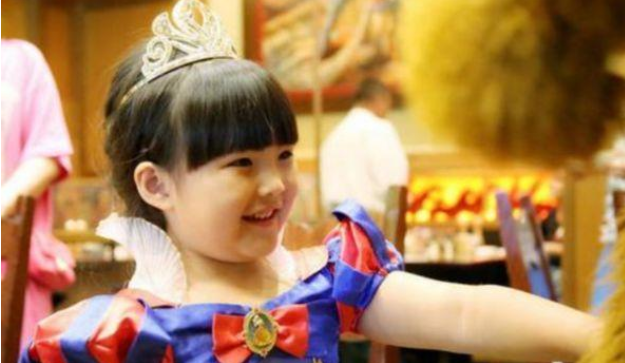 王诗龄|12岁的王诗龄如今成这样，每月65万不是白花的，网友：打脸了！