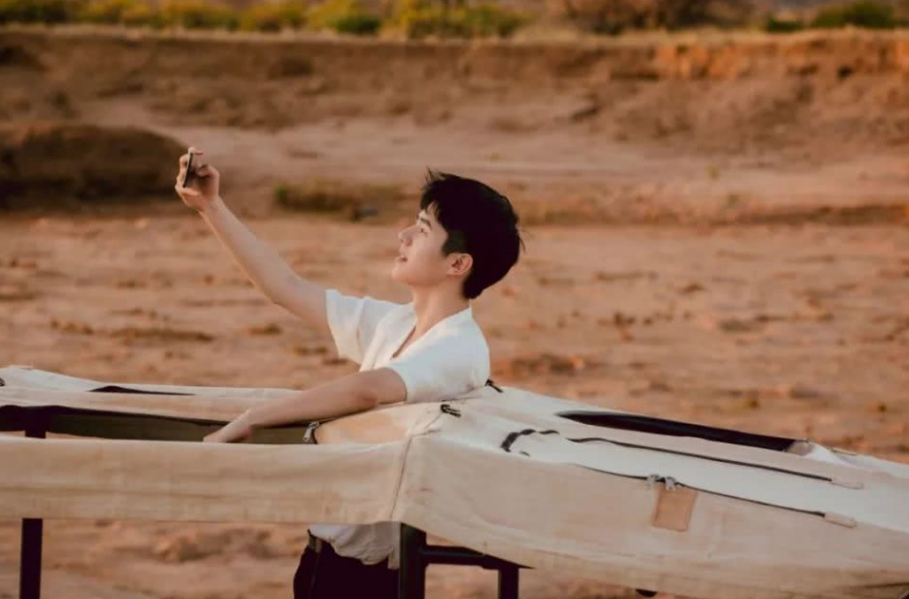 董卿|同是中戏出身，张新成的资源，为什么不如学弟刘昊然