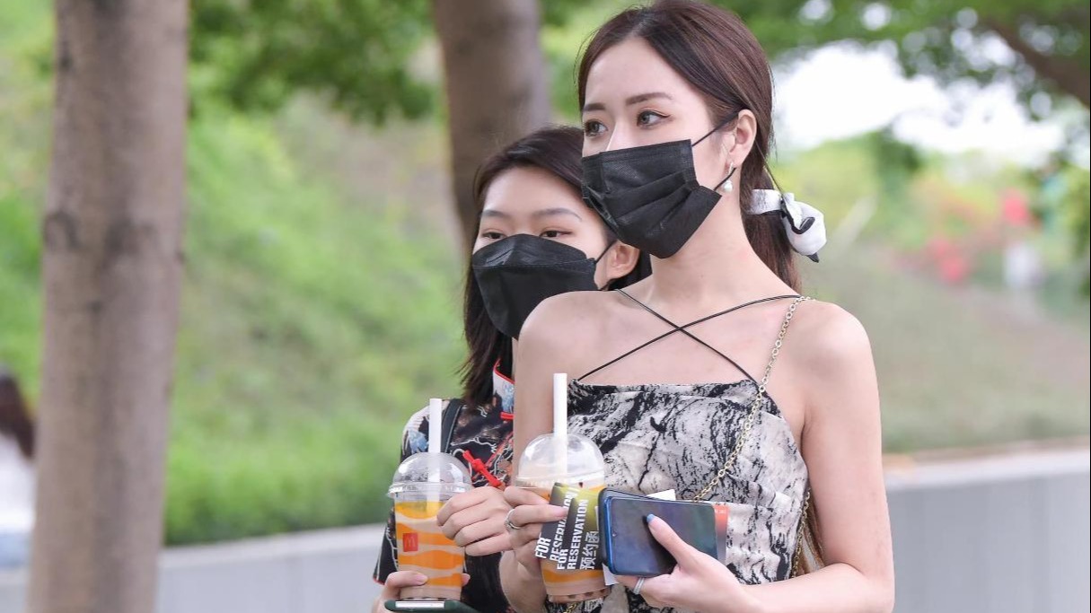 运动 清晨的公园，湿润的空气融合花的清香，让人心旷神怡！