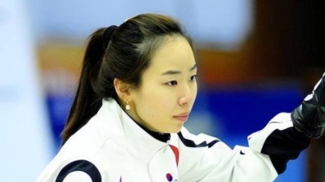 乌镇戏剧节|韩国冰壶队女神倒追中国穷小子，直言：没房子不要紧，我们可以租房子结婚嘛