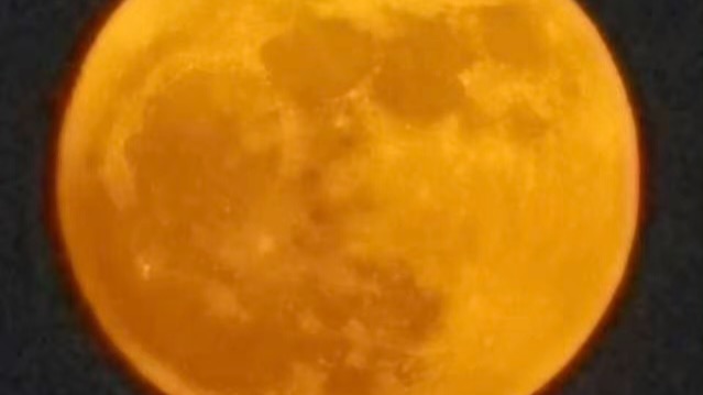 来看看网友们拍的中秋月亮吧，哪个你最喜欢？