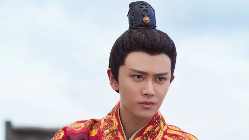 任嘉伦|任嘉伦：曾是国家二级运动员，爆红时结婚生子，今事业家庭双丰收