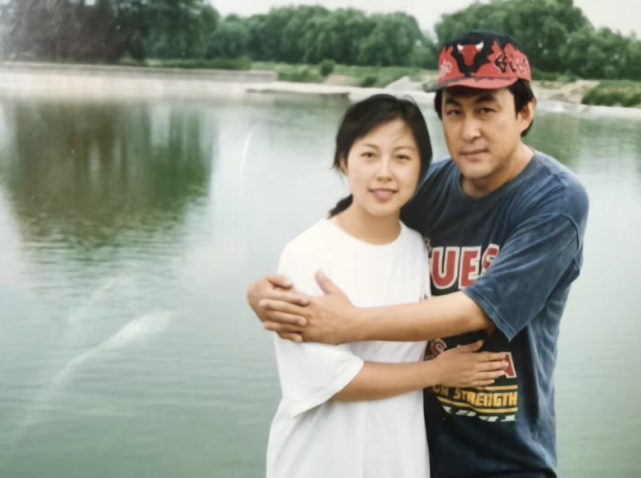 陆树铭|66岁陆树铭心梗病逝，半月前曾晒出全家福，公开妻子孕期珍贵照片