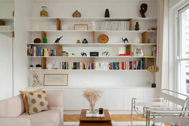 伦敦50平公寓,白色主色调,宽大的窗户让小空间室内足够明亮