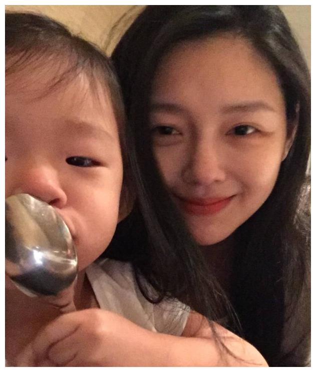 张兰|台湾省发生地震后,汪小菲母亲张兰和孙女视频,称新房子能抗十级