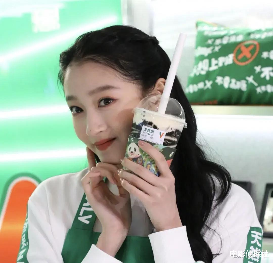 关晓彤|又被起诉!关晓彤早晚得被她的家庭作坊给害惨了