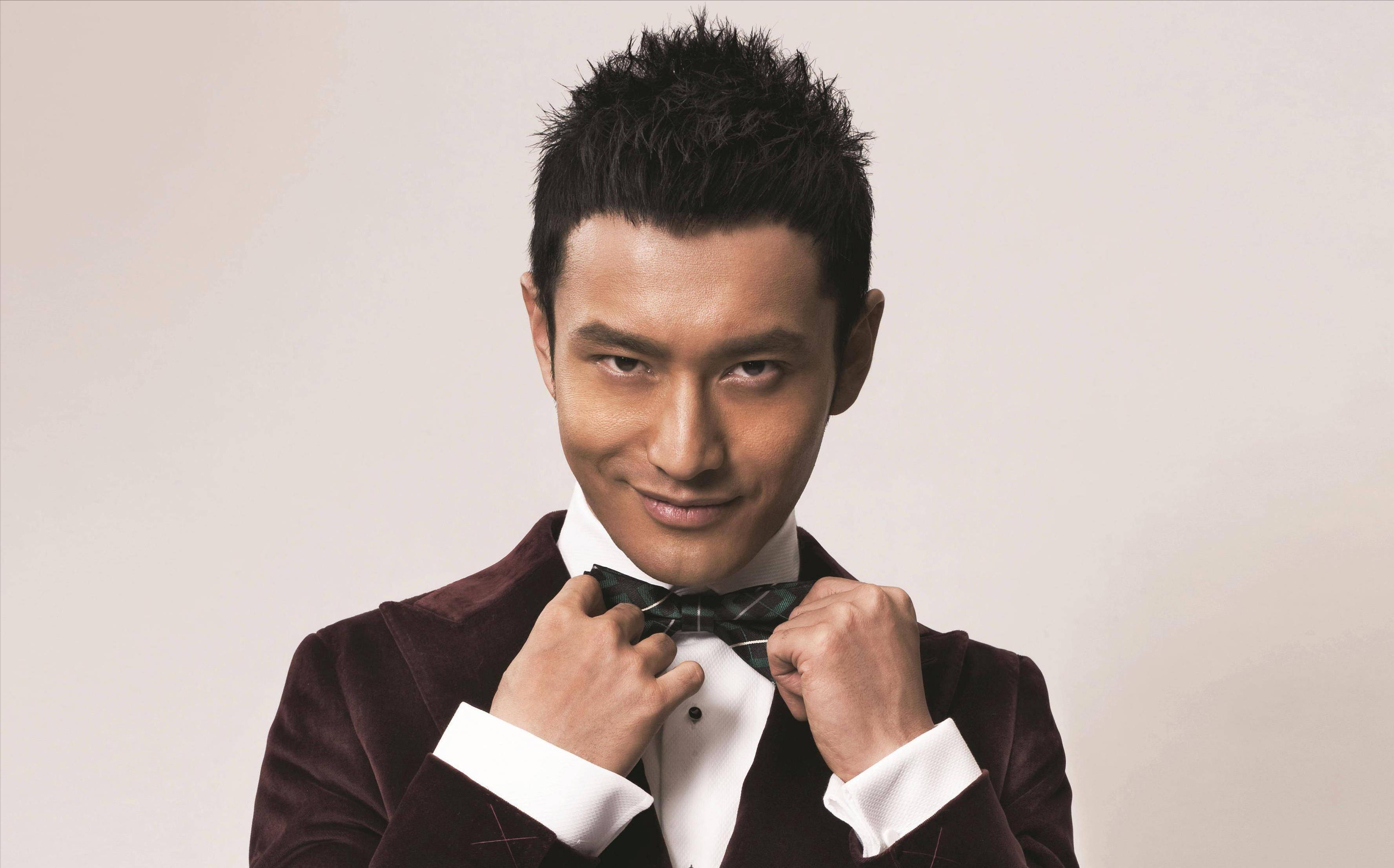 黄晓明|叶珂何许人也，长相酷似黄晓明的前妻杨颖，大量私照被扒身材性感