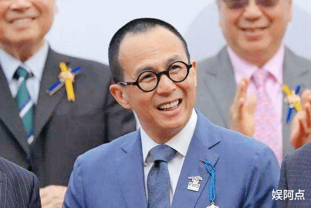 李泽楷|“风流富豪”李泽楷为疫情慷慨捐物资，还请出旗下艺人拍宣传片！