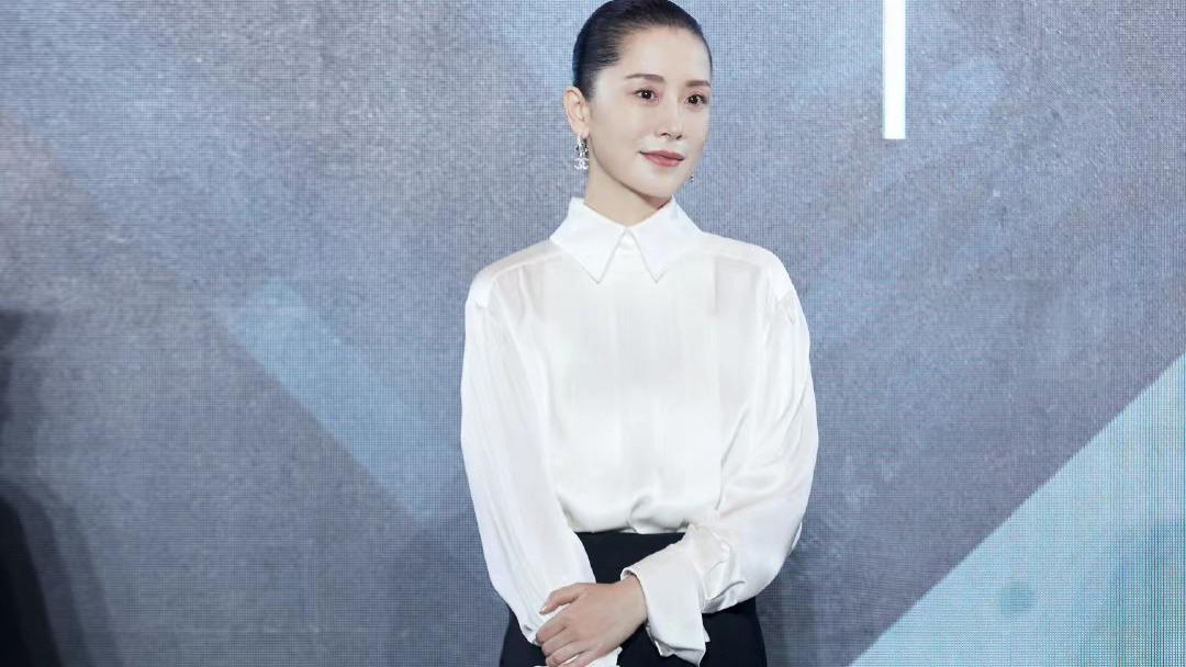 香奈儿 海清梳“大光明”穿香奈儿巨好看，撞脸金瑞亨，颜值被耽误太久了