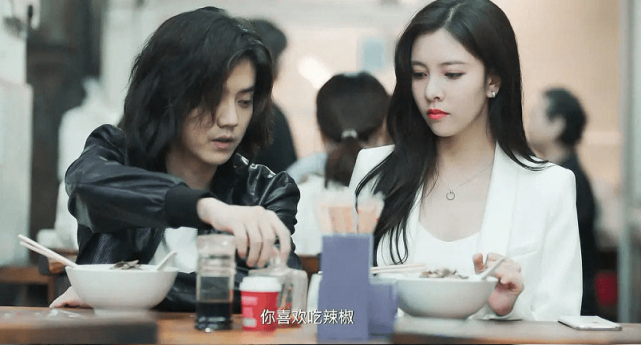 鹿晗|一夜6个大瓜!鹿晗辟谣出轨宋妍霏等女星,关晓彤陪男友踢球证恩爱!