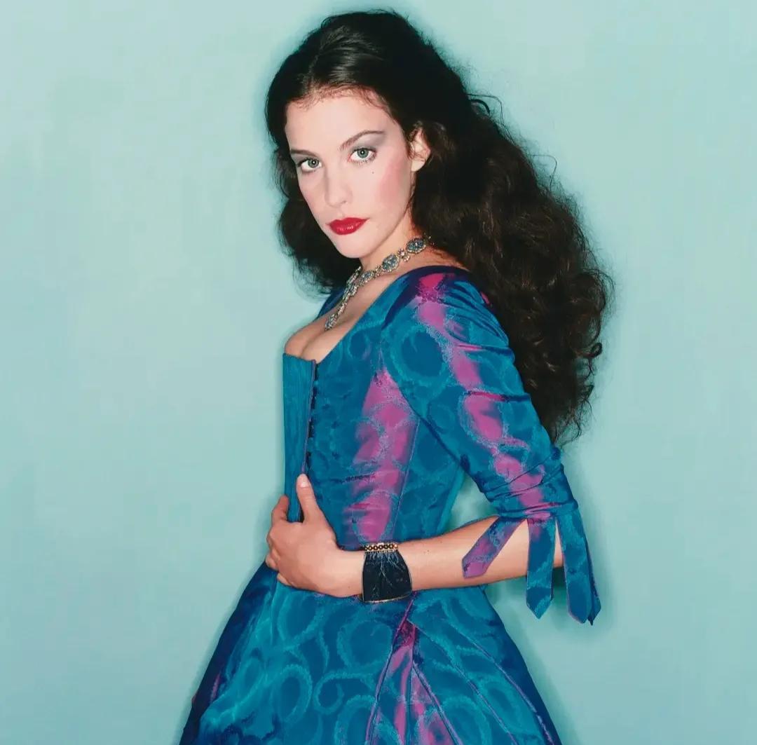 丽芙·泰勒|美国女演员丽芙·泰勒