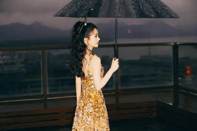 王一博|赵丽颖新剧开机，男主王一博换成欧豪，网友被劝退