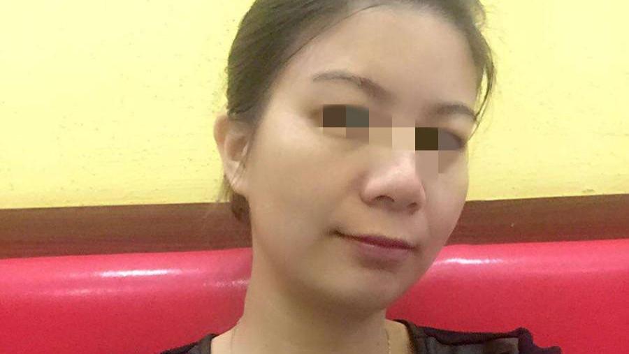 女教师为钱甘愿献身58岁男家长，惨遭原配蹂躏，裸死出租屋