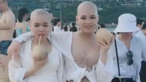 回顾抖音最火“尼姑”，穿着清凉海边嬉戏，网友：难道菩萨不管管？