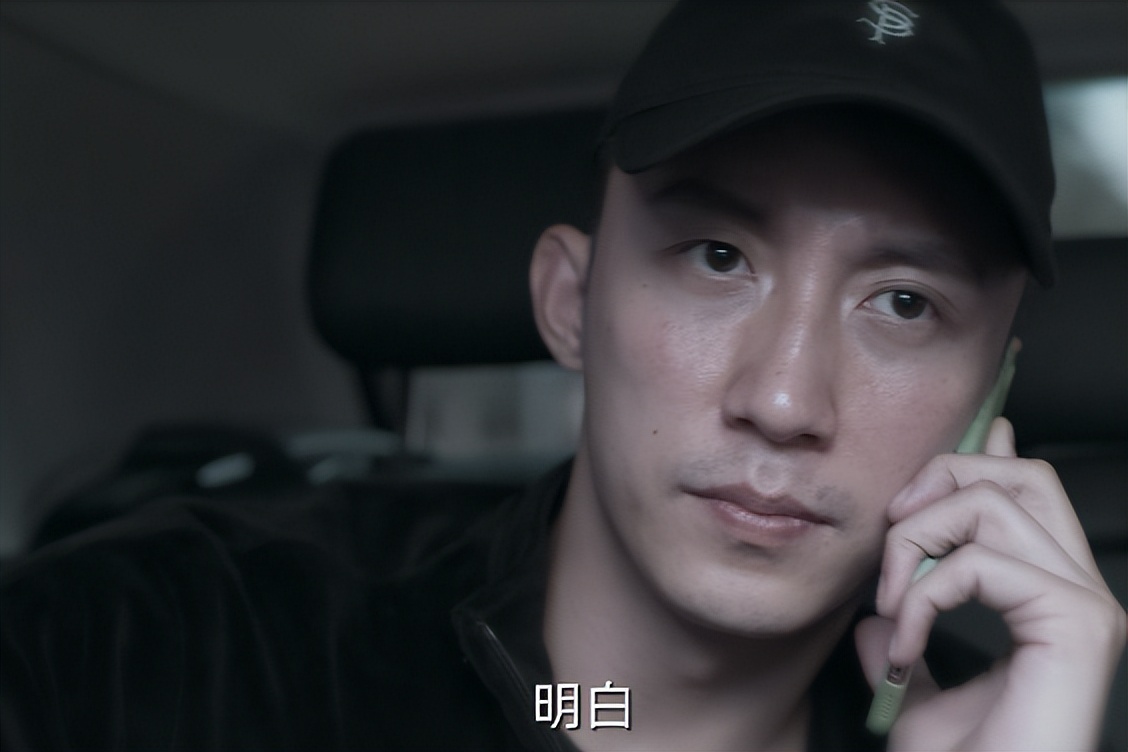 靳东|靳东又甩出王炸剧，才播2集，收视口碑齐飞，老戏骨演技惊艳四座