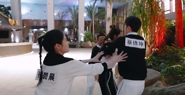 张碧晨|被agelababy带偏,张碧晨:我确实不聪明,该吃点东西补补脑